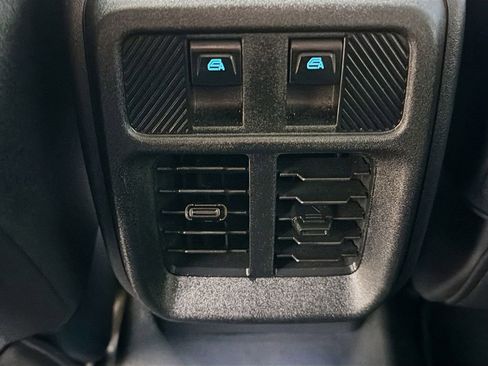 Used 2025 Ford Bronco Badlands image 38