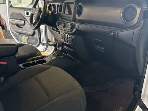 Used 2021 Jeep Gladiator Sport AWD/4WD image 8
