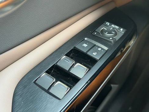 Used 2025 Lexus ES 350 Ultra Luxury w/ Accessory Package (Z2) FWD image 29