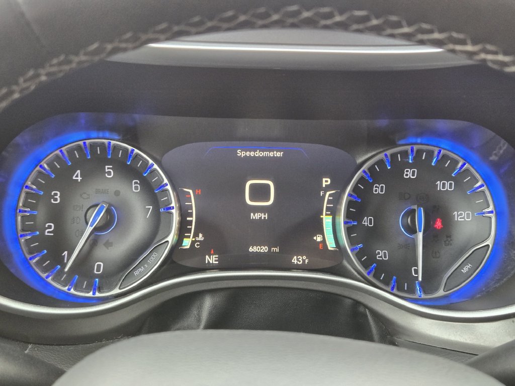 Used 2024 Chrysler Pacifica Touring-L FWD image 18