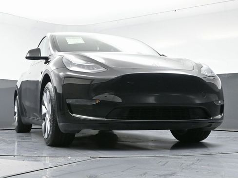 Used 2023 Tesla Model Y Long Range image 54