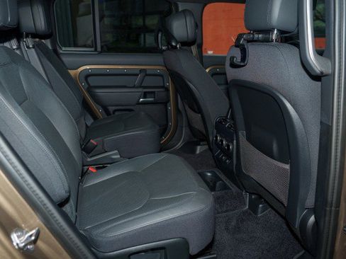 Used 2025 Land Rover Defender 130 X image 20