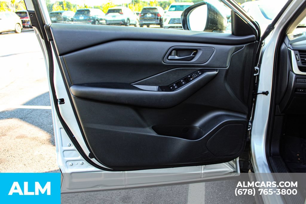 Used 2024 Nissan Rogue S FWD image 38
