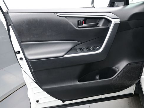 Used 2024 Toyota RAV4 LE image 9