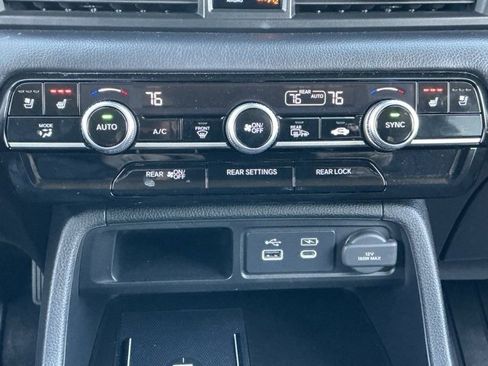 Used 2024 Honda Pilot Elite image 16