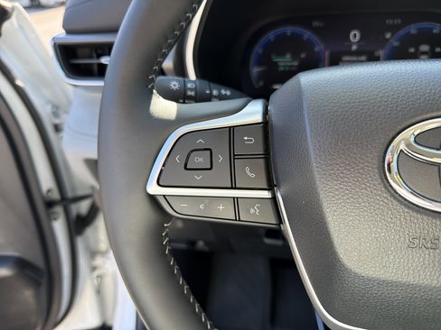 Certified 2025 Toyota Highlander Limited image 11