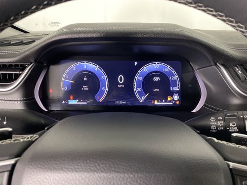 Used 2023 Jeep Grand Cherokee Limited image 21