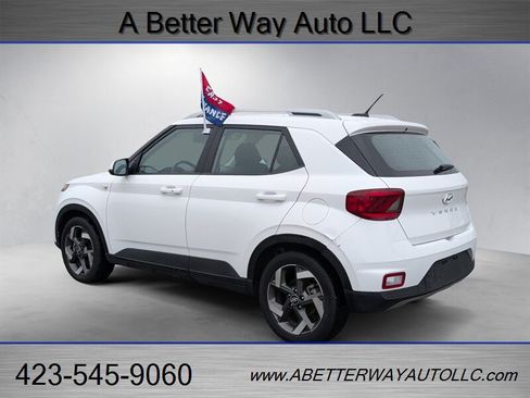 Used 2025 Hyundai Venue Limited FWD image 5