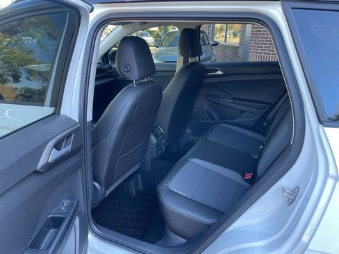 New 2026 Volkswagen Taos SE FWD image 20