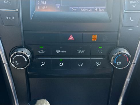 Used 2017 Toyota Camry SE FWD image 14