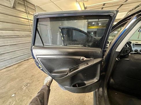 Used 2010 Pontiac Vibe w/ Preferred Package FWD image 24