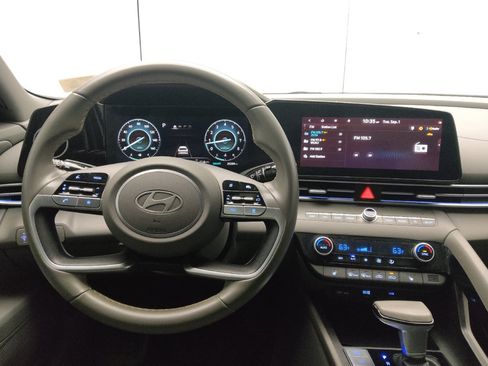 Used 2024 Hyundai Elantra SEL w/ Convenience Package FWD image 22