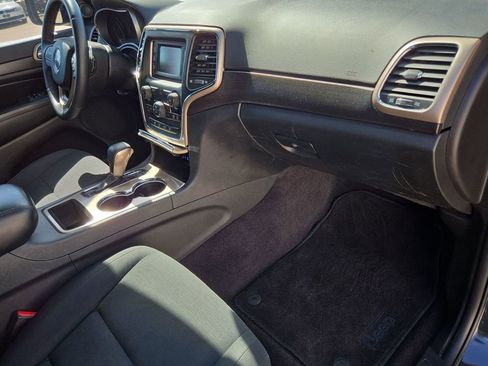 Used 2016 Jeep Grand Cherokee Laredo image 30