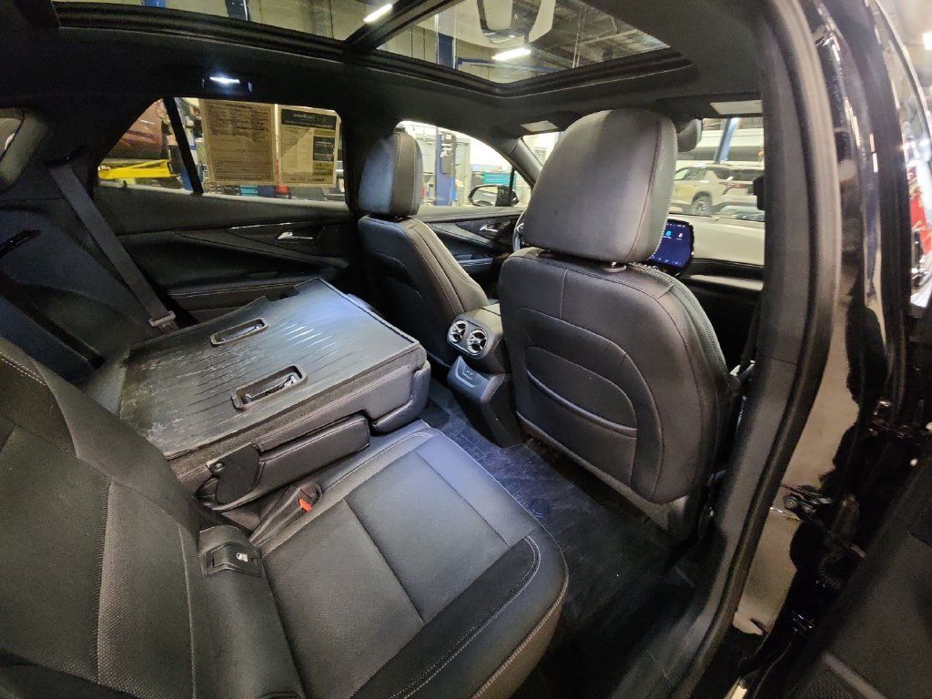 Used 2025 Chevrolet Blazer EV LT AWD/4WD image 36