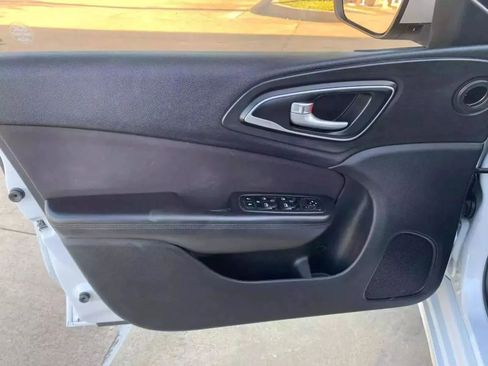 Used 2015 Chrysler 200 Limited image 19