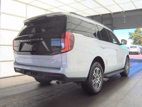 Used 2025 Ford Expedition Active RWD image 4