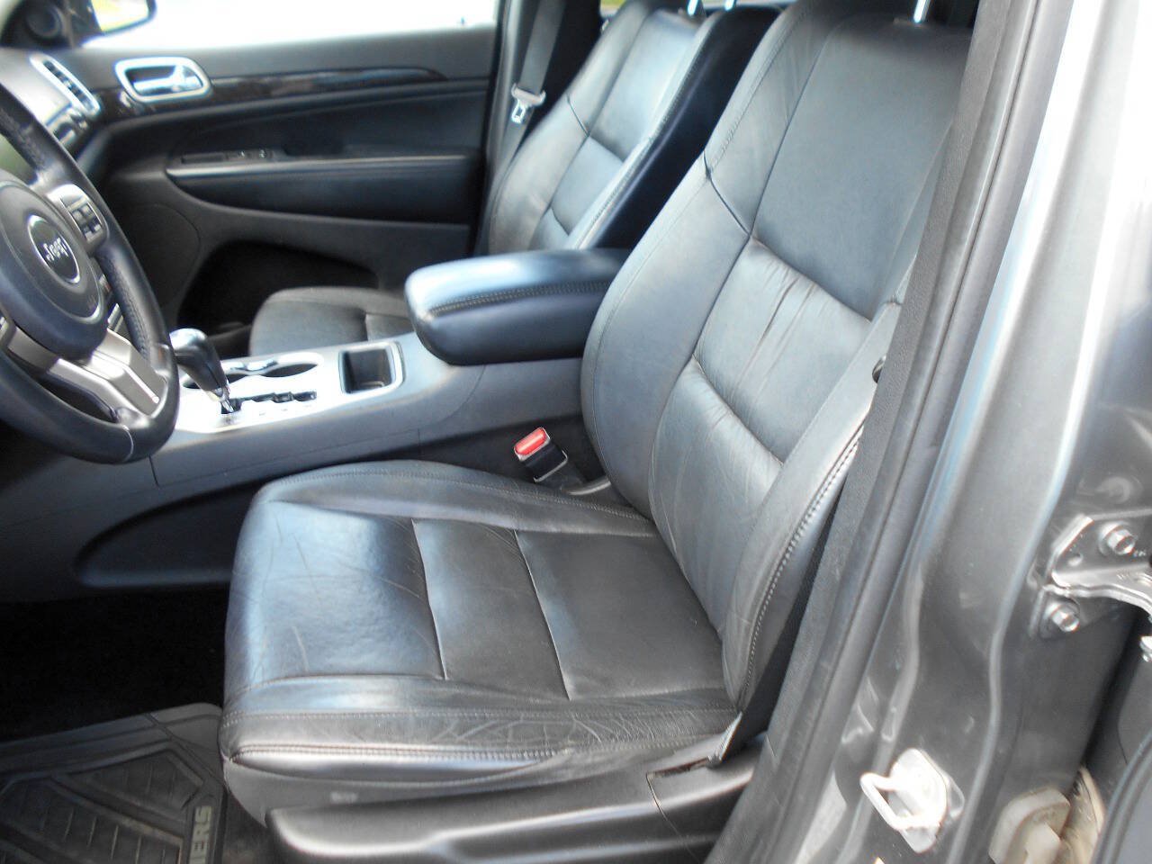Used 2013 Jeep Grand Cherokee Laredo AWD/4WD image 8