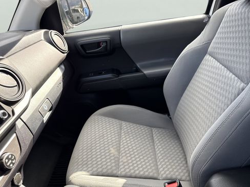 Used 2022 Toyota Tacoma SR image 17