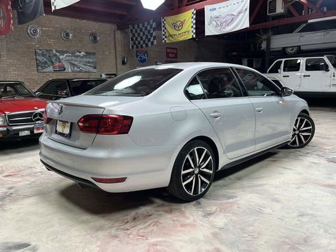 Used 2013 Volkswagen Jetta GLI Autobahn FWD image 2