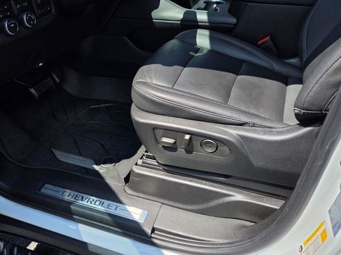 Used 2023 Chevrolet Suburban Z71 w/ Luxury Package AWD/4WD image 26