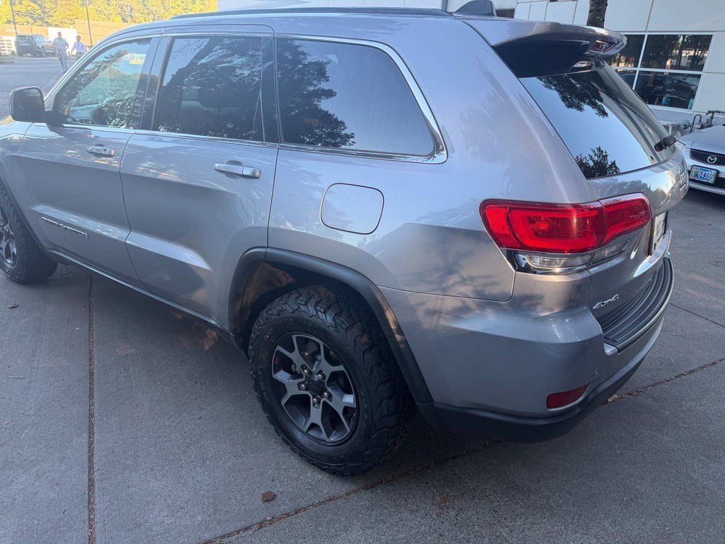 Used 2017 Jeep Grand Cherokee Laredo AWD/4WD image 6