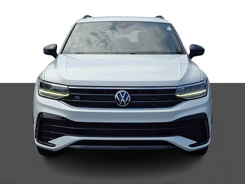 Used 2023 Volkswagen Tiguan SE R-Line FWD image 2
