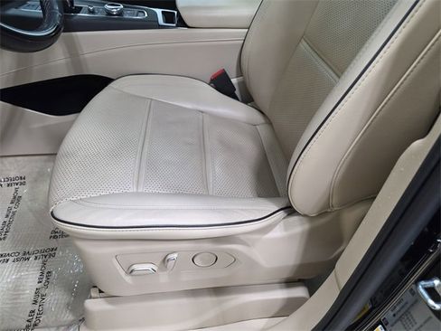 Used 2022 Cadillac Escalade Premium Luxury w/ Performance Package image 29