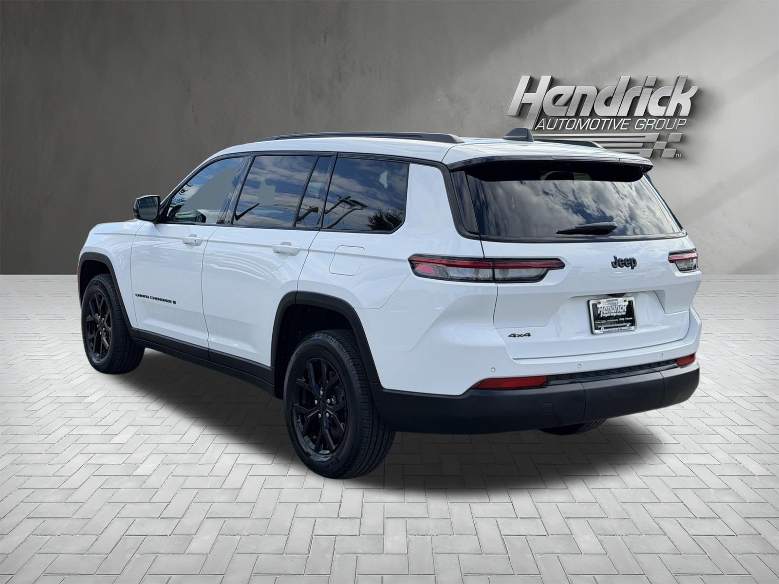 Used 2025 Jeep Grand Cherokee L Altitude AWD/4WD image 8