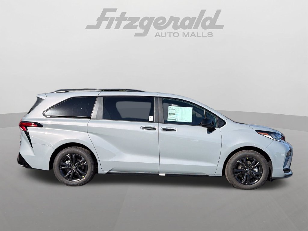 Used 2026 Toyota Sienna XSE AWD/4WD image 9