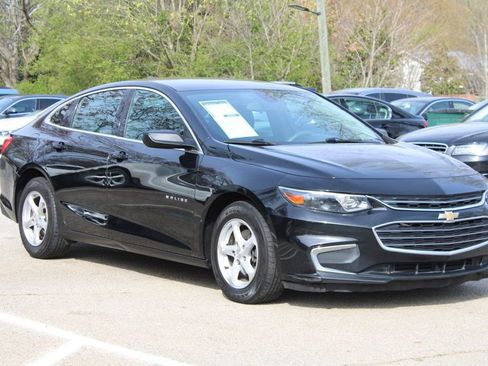 Used 2017 Chevrolet Malibu LS image 1
