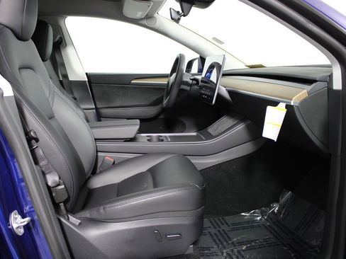 Used 2023 Tesla Model Y Long Range image 12