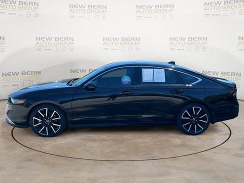 Used 2024 Honda Accord Touring image 2