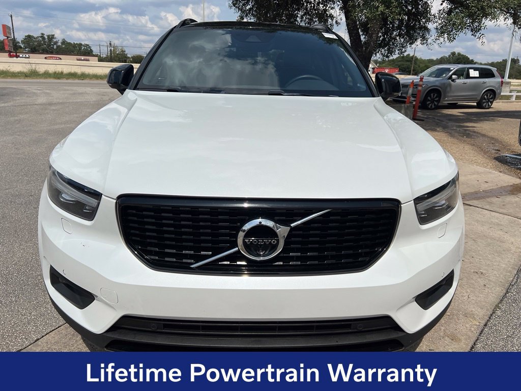 Certified 2022 Volvo XC40 T5 R-Design w/ Advanced Package AWD/4WD image 2