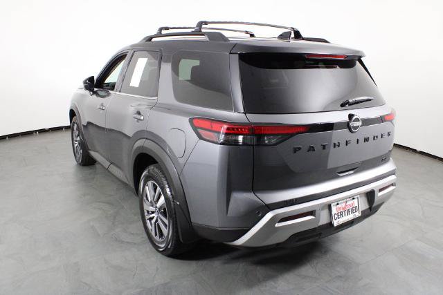 Certified 2023 Nissan Pathfinder SL w/ Black Appearance Package FWD image 16