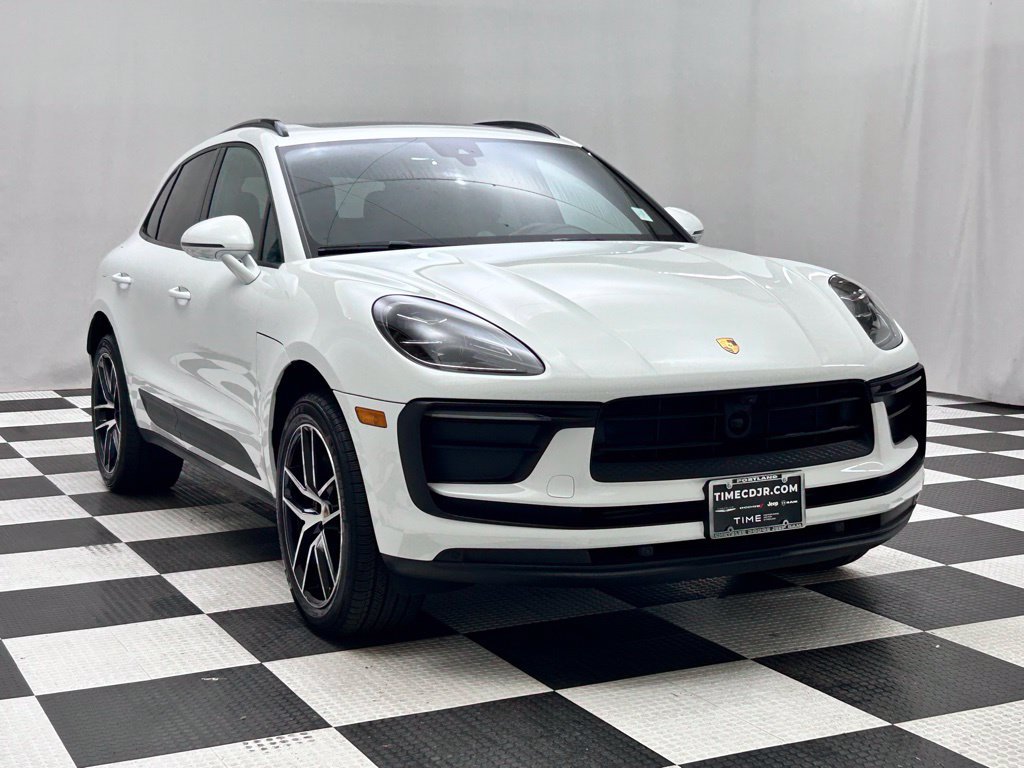 Used 2024 Porsche Macan AWD/4WD image 2