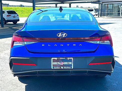 Used 2024 Hyundai Elantra SEL FWD image 7
