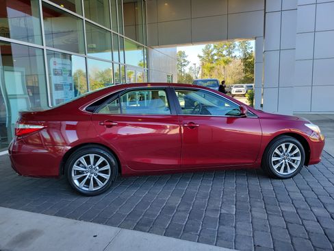Used 2017 Toyota Camry XLE image 7