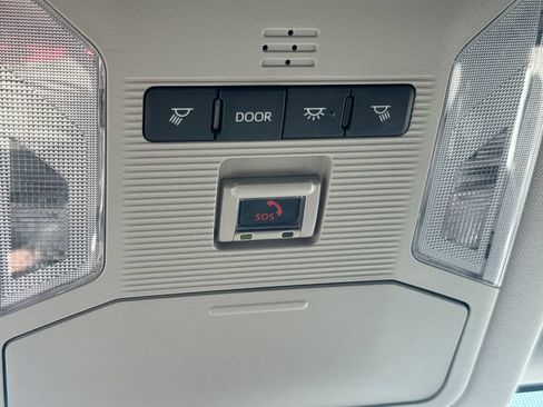 Used 2025 Toyota RAV4 XLE AWD/4WD image 29