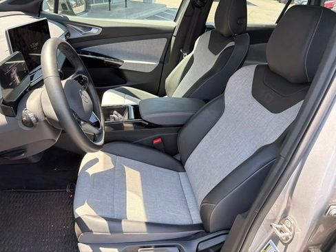 Used 2025 Volkswagen ID.4 Pro AWD/4WD image 6