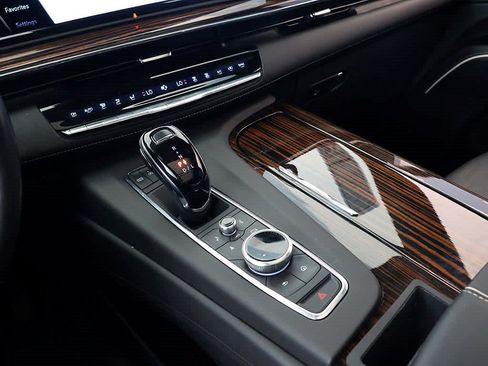Used 2024 Cadillac Escalade ESV Premium Luxury AWD/4WD image 20