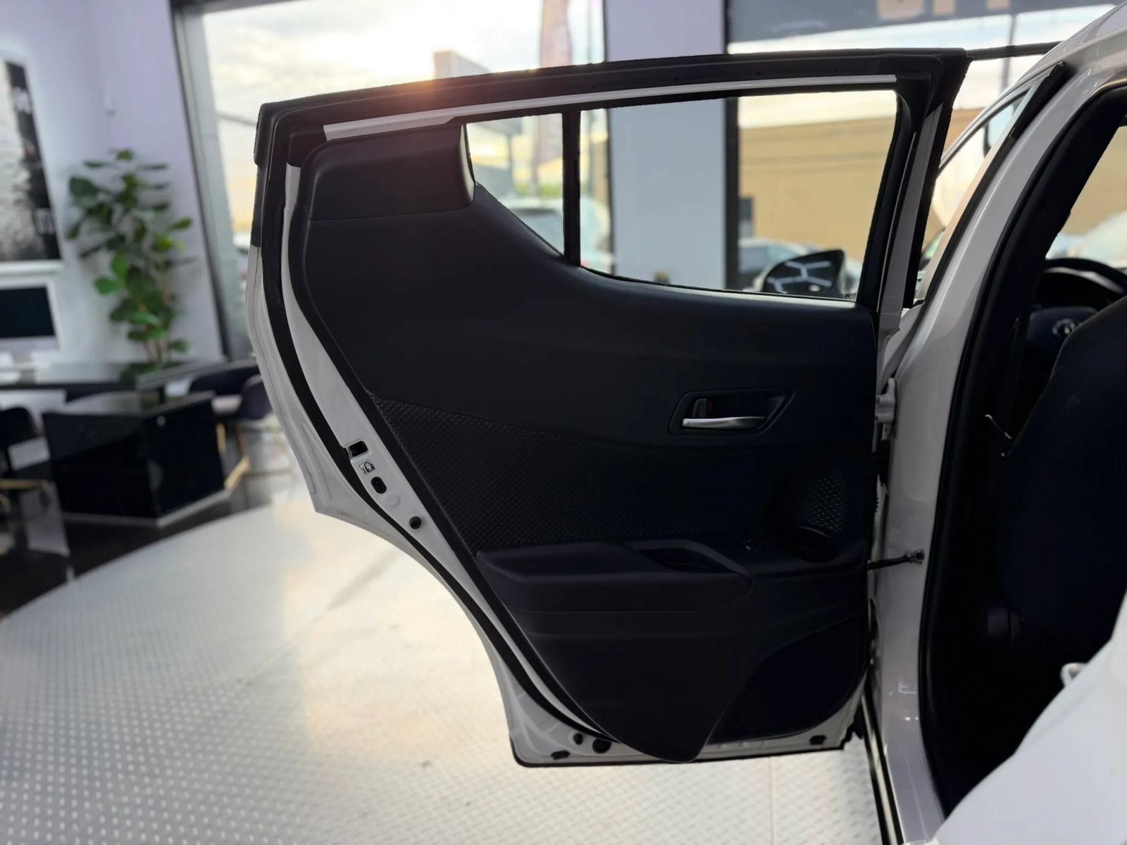 Used 2018 Toyota C-HR XLE FWD image 9