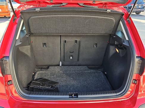 Certified 2022 Volkswagen Taos SE image 6