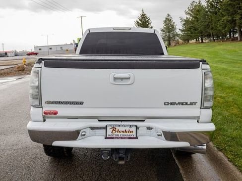 Used 2005 Chevrolet Silverado 2500 LS w/ Heavy-Duty Power Package AWD/4WD image 6