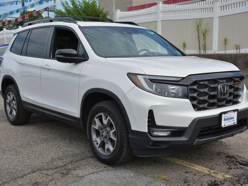 Used 2023 Honda Pilot TrailSport image 6