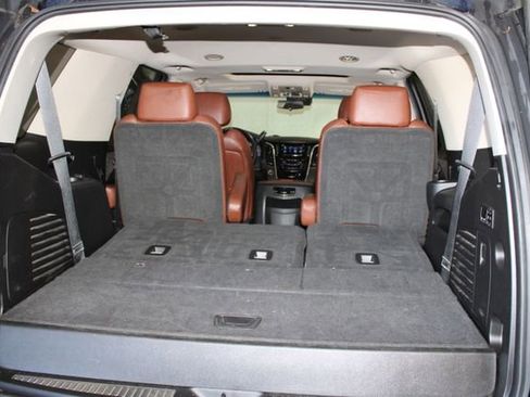 Used 2018 Cadillac Escalade Luxury AWD/4WD image 30