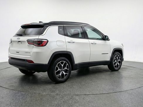 Used 2025 Jeep Compass Limited image 9