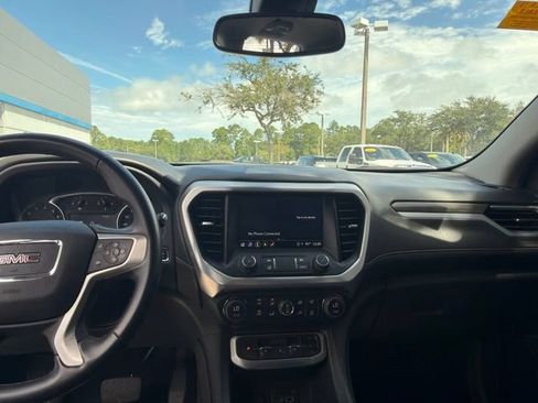 Used 2023 GMC Acadia SLT FWD image 12
