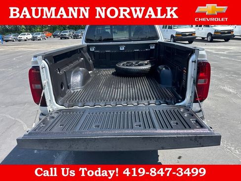 Used 2017 Chevrolet Colorado LT w/ LT Convenience Package RWD image 12