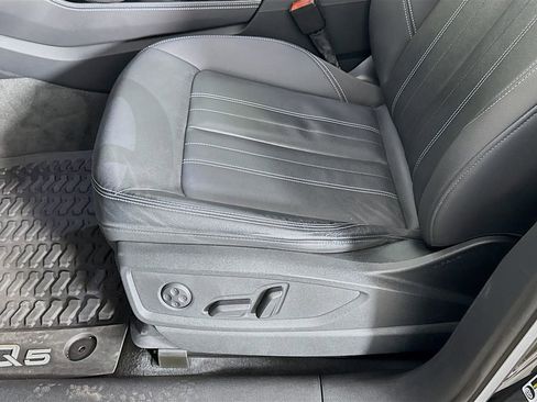 Used 2021 Audi Q5 e Premium Plus w/ Premium Plus Package image 19