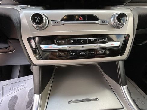 Used 2022 Ford Explorer XLT w/ Equipment Group 202A image 23